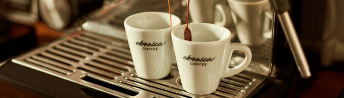 Ebenica kávové šálky na espresso
