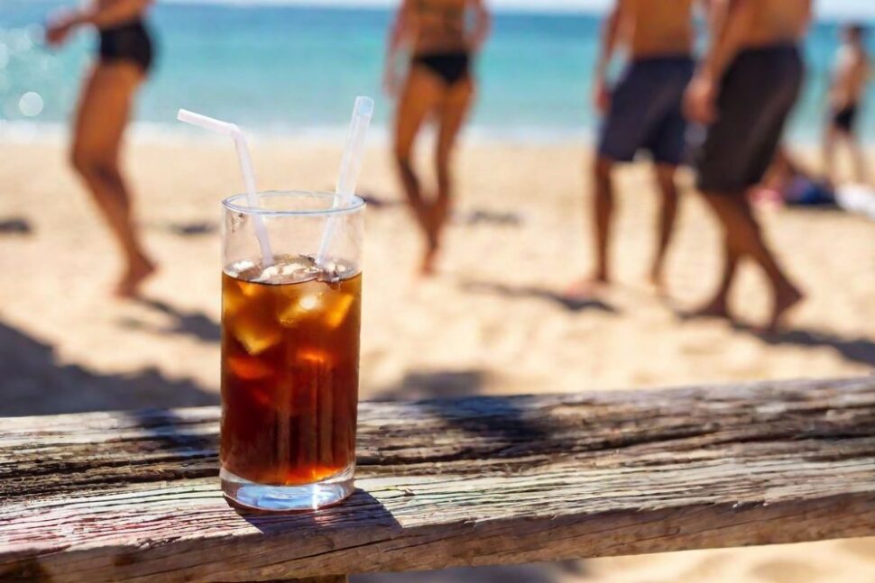 cold brew na pláži